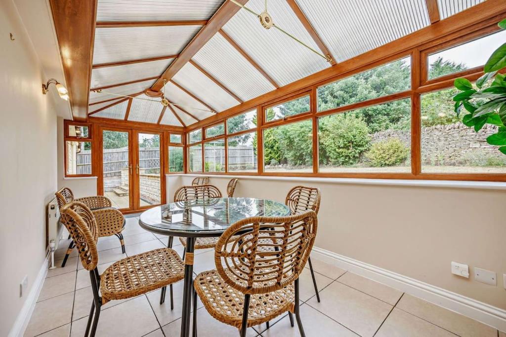 Beautiful 4-5 Bedroom Village House With Rural Views Salford  Exterior foto