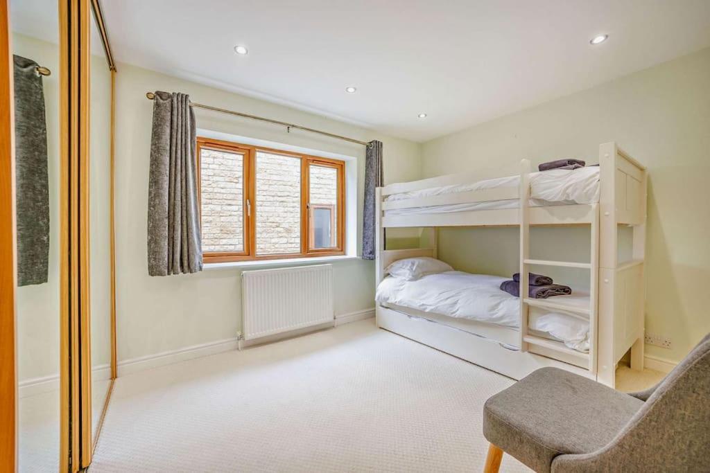 Beautiful 4-5 Bedroom Village House With Rural Views Salford  Exterior foto